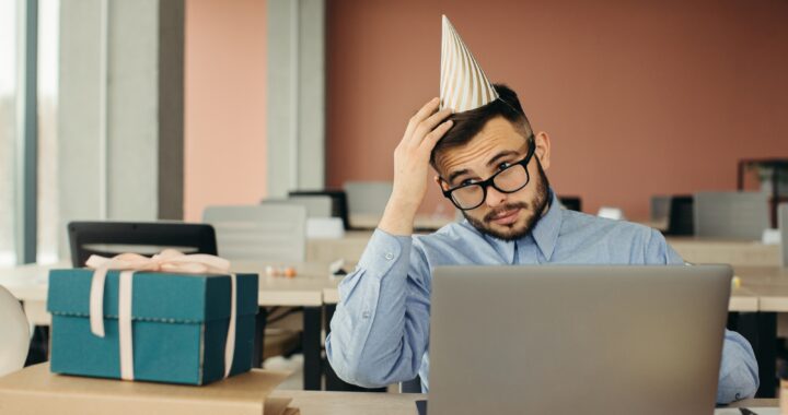 Cartes d’anniversaire humour pour homme gratuites : comment en créer une facilement